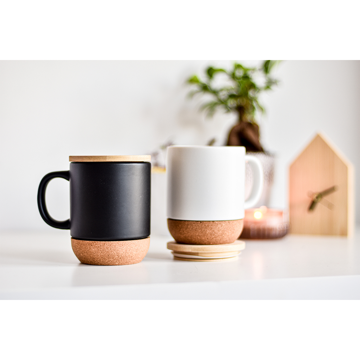 R85309.02.O - Kubek ceramiczny z bambusową przykrywką Giulia, czarny 